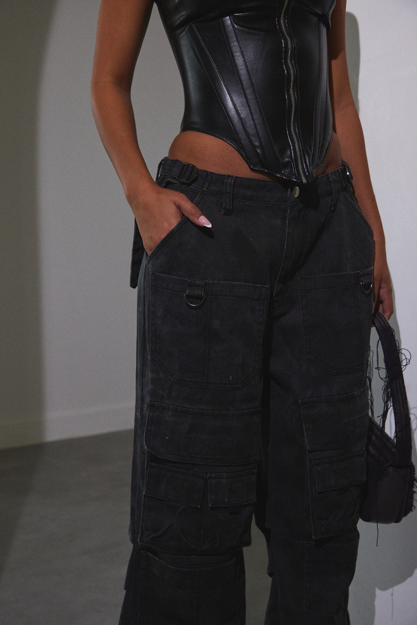 The Pocket cargos in Dark print - Image 2
