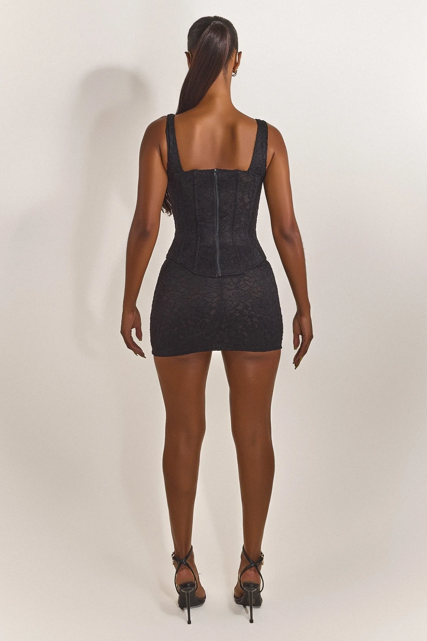 The Cinched Lace Corset in Black - Image 3