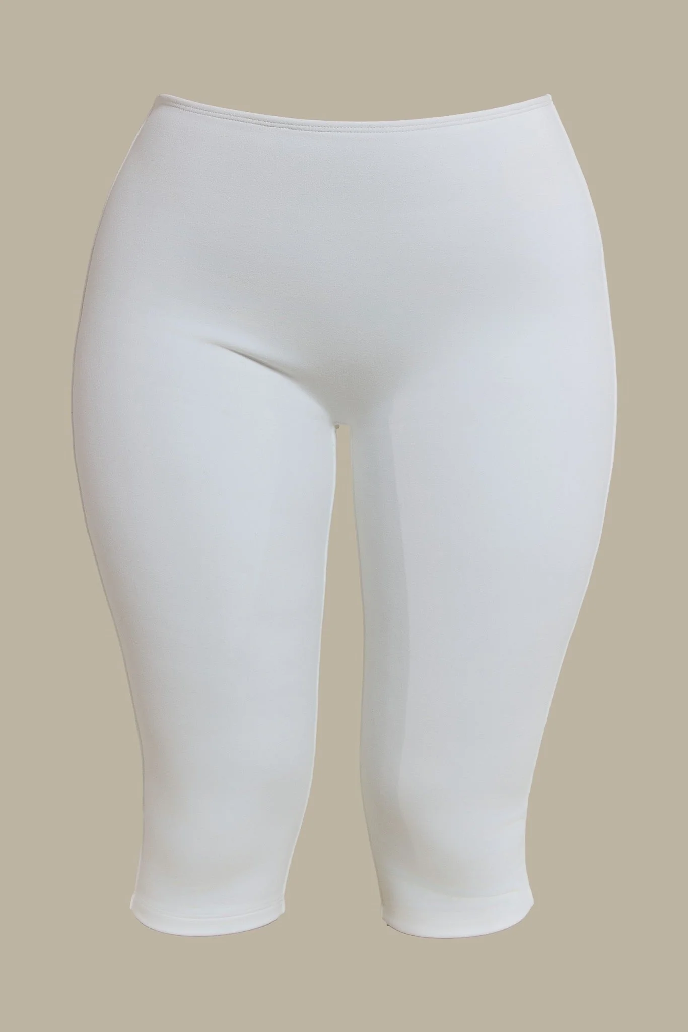The Maryam Capri Leggings in White - Image 15